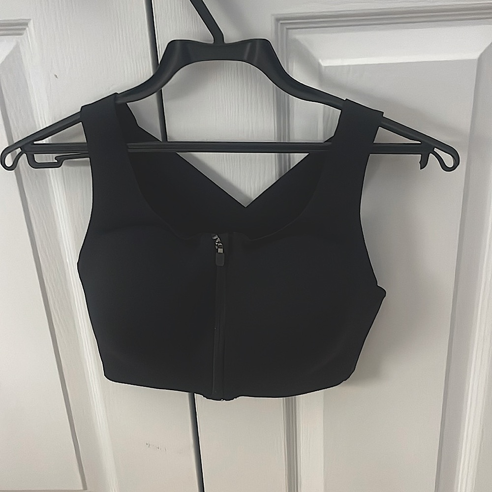 black lulu lemon enlite sports bra!